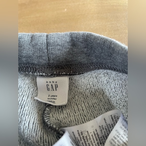 🎀  5 for $30 GAP Fleece Pants (Super Warm) 2T in Gray - Picture 2 of 3